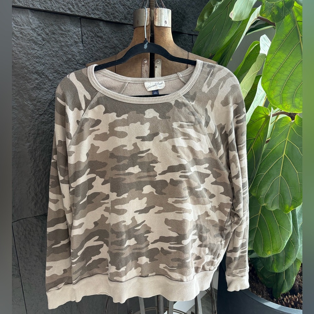 Universal Thread Camouflage Women's Sweatshirt